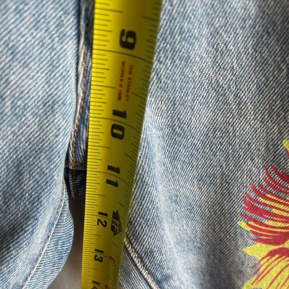 Levis Premium Women Premium 501 93 Floral Print Raw Hem Short Denim Size W 39 L - Picture 2 of 14